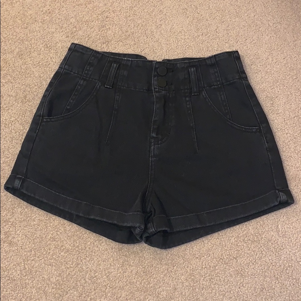 High-Wasted Black Jean Shorts